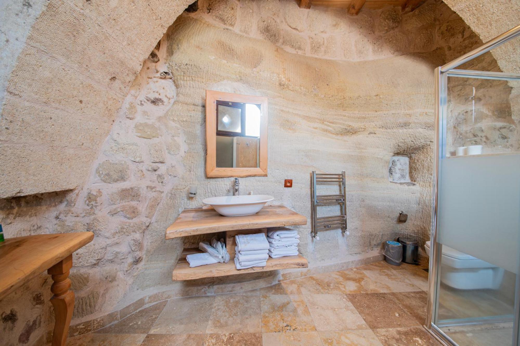 Chelebi Cave Suites Plus 6 Years Old Goreme Room photo